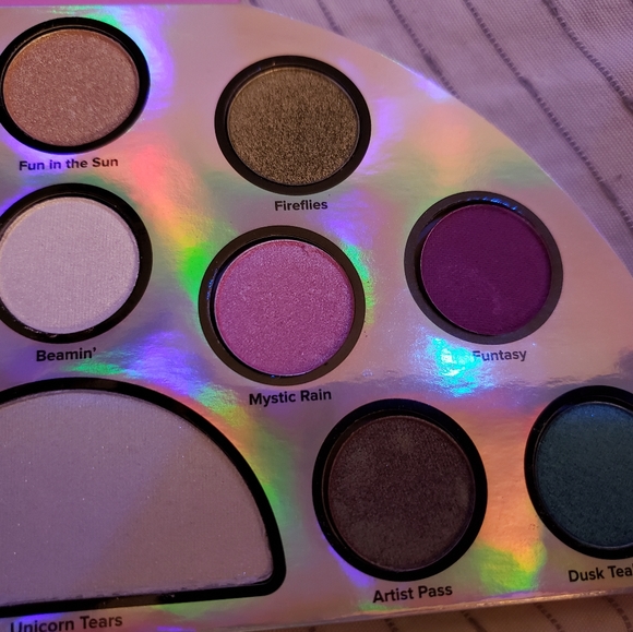 🦄Too Faced Festival Unicorn Rainbow Eyeshadow - Picture 3 of 6